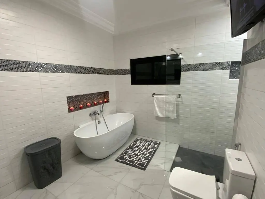 Salle de bain avant transformation, photo d'origine